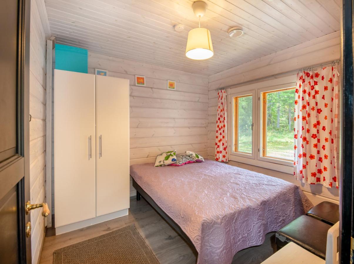 Laehderinne - 2 Bedroom Log Cabin, Private Beach, Wifi & Sauna Puolanka Eksteriør bilde